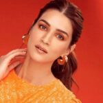 height of kriti sanon in feet